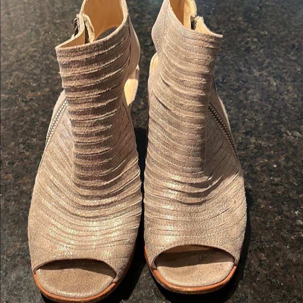 Paul Green Peep-Toe Ankle Boots 6 (8-8.5 us)